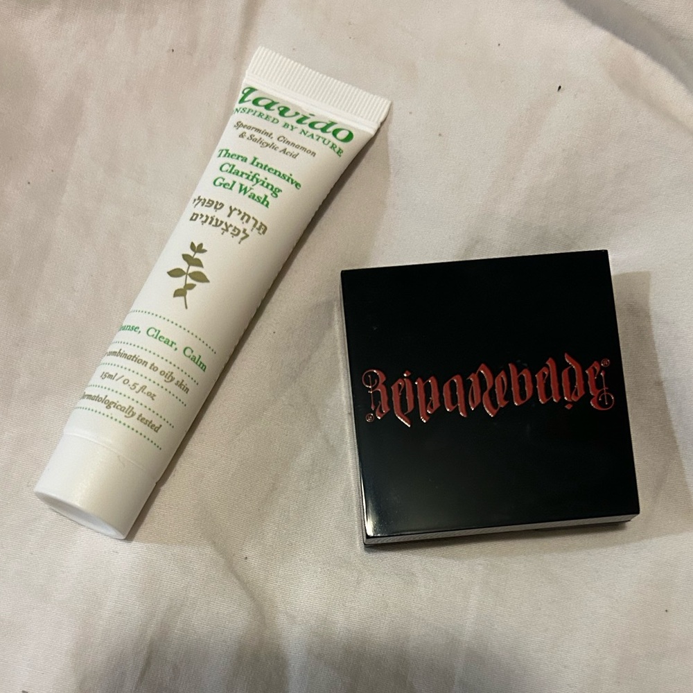 Makeup/skincare bundle